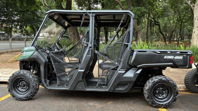 02 Can Am Defender Max HD7 2024