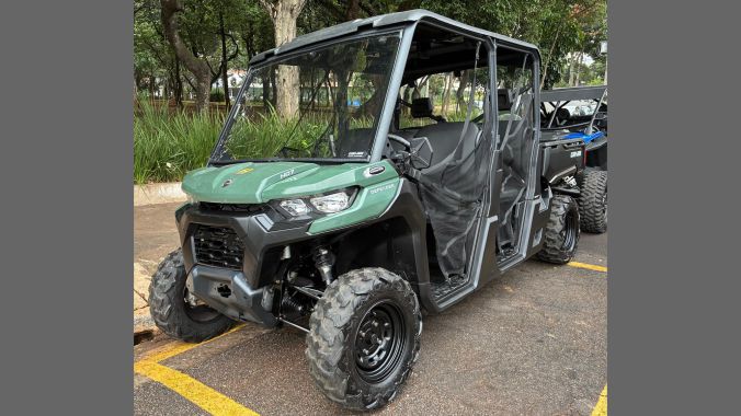 05 Can Am Defender Max HD7 2024