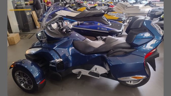 02 Can Am Spyder RT Limited 2011