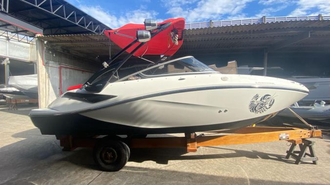 02 Jet Boat Sea Doo Wake 215 2012