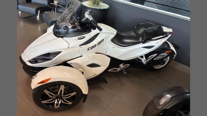 02 Can Am Spyder RS 2011