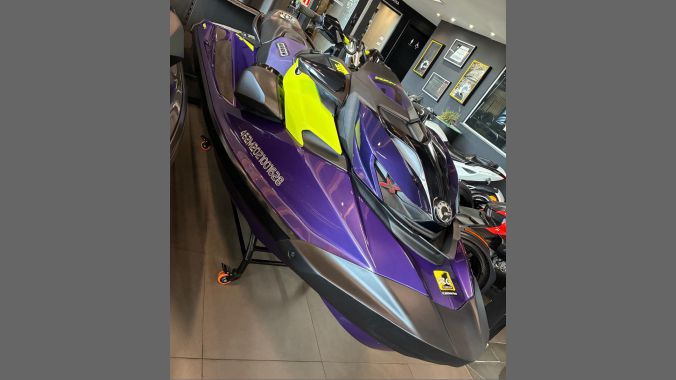03 Sea Doo RXT X 300 RS 2021