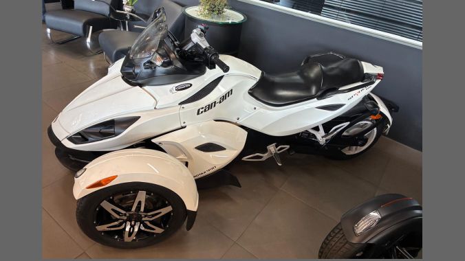 02 Can Am Spyder RS 2011